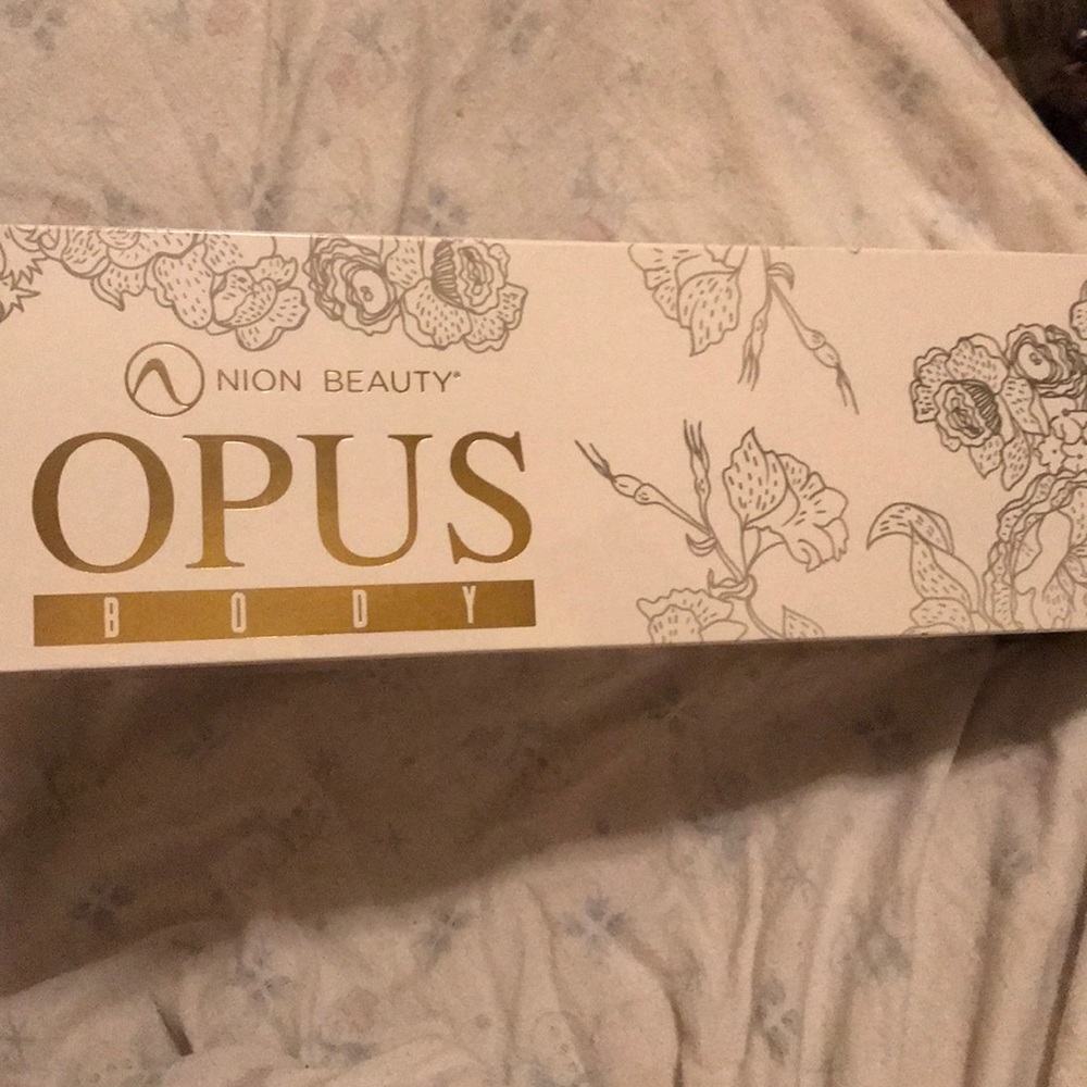 Nion Beauty Opus Body Brush